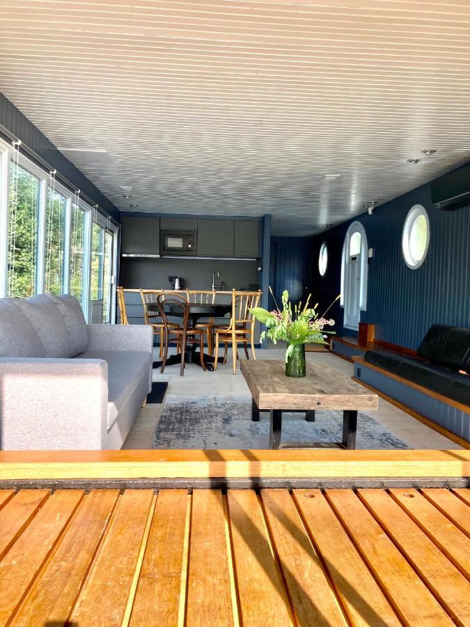 Bådhotel Houseboat - Place In *