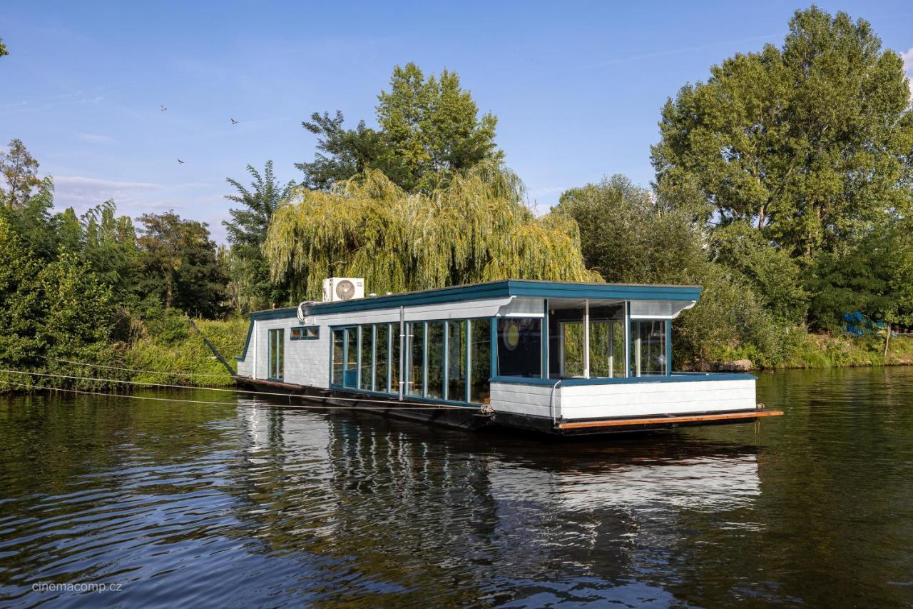 Houseboat - Place In Bådhotel Prag